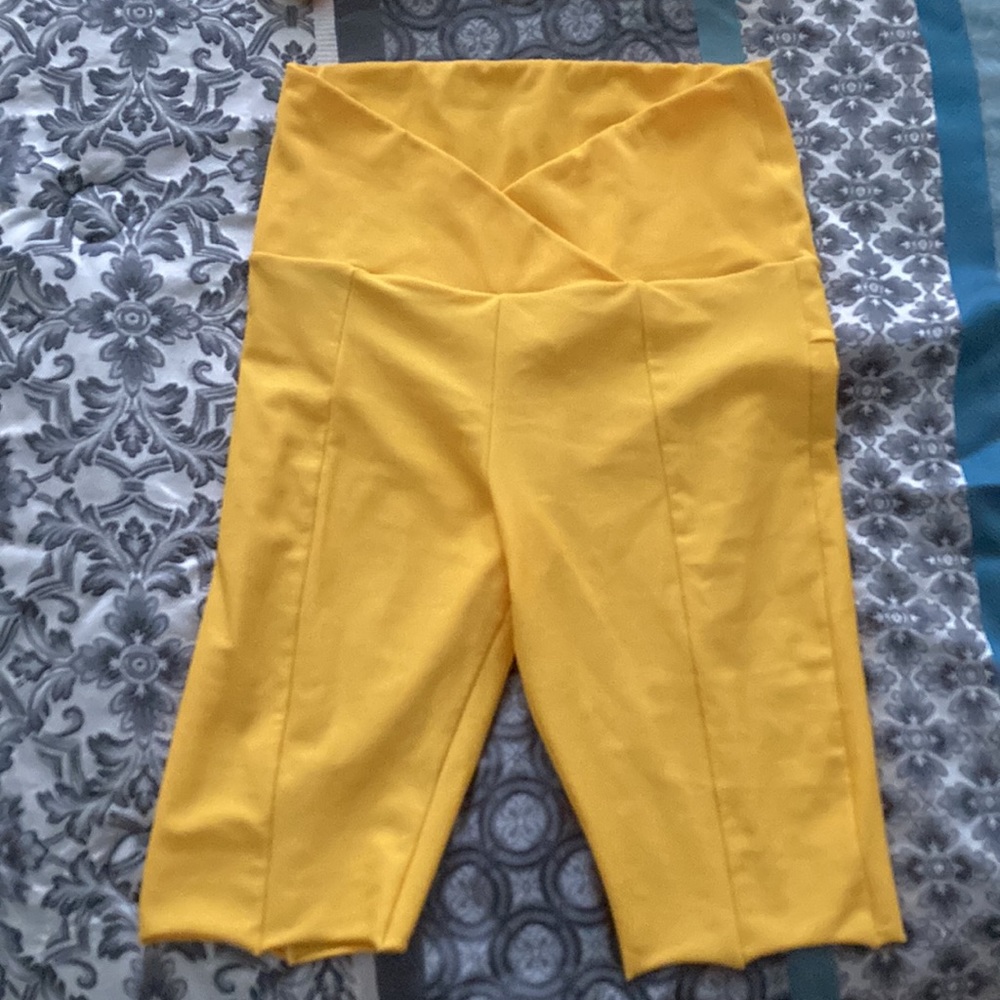 Yellow Mahr set - Picture 2 of 4
